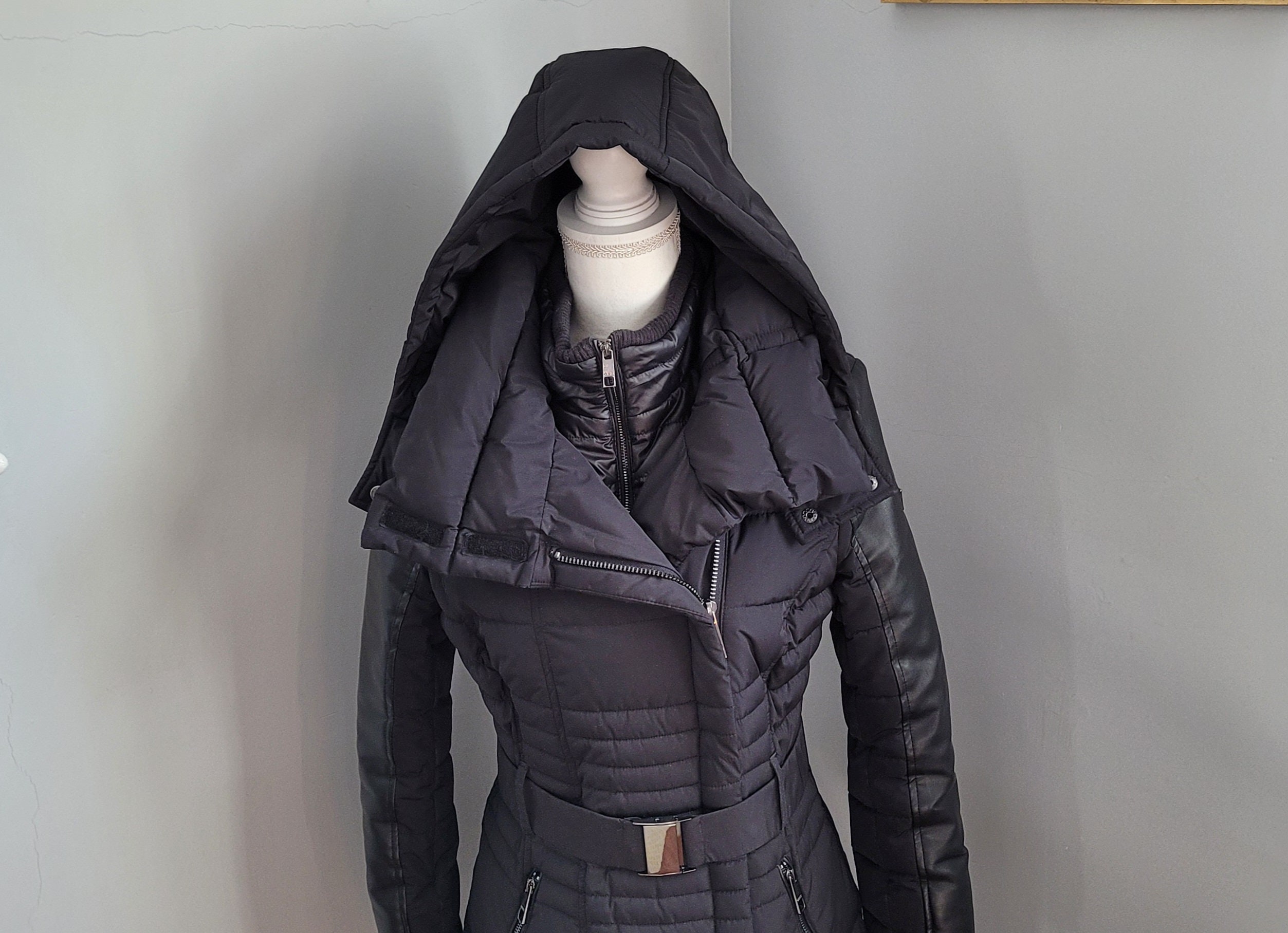 Vintage Guess Y2K Coat 2002 ~ Militant Trending Mild Puffer