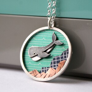 Diving whale necklace image 2