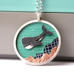 Diving whale necklace image 1