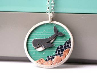 Diving whale necklace