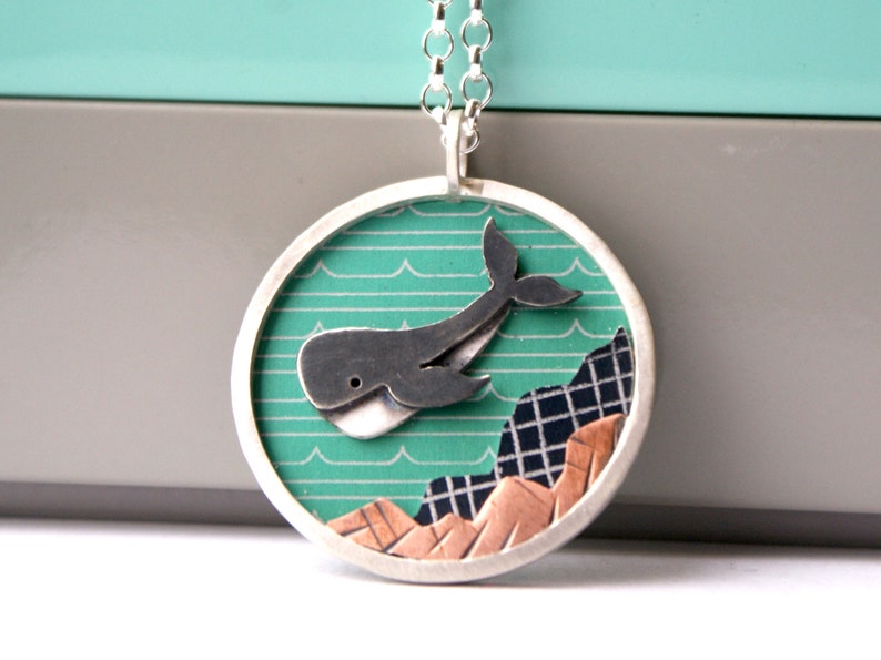 Diving whale necklace image 1