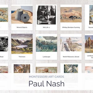 Può includere: Un set di 10 carte d'arte con dipinti di Paul Nash. Le carte sono stampate su cartoncino bianco e presentano una varietà di paesaggi, nature morte e opere astratte. Le carte sono intitolate con il nome del dipinto e l'anno in cui è stato creato.