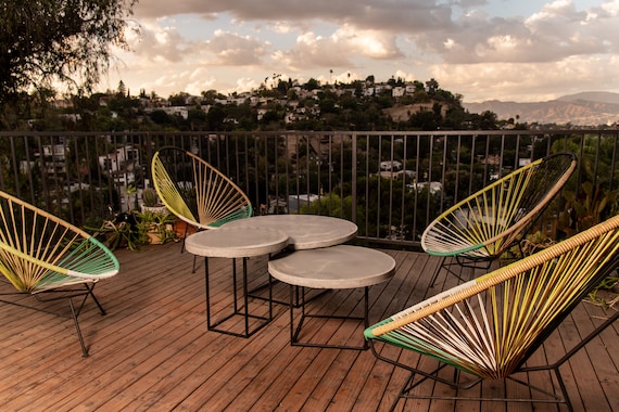 Modern round 2024 patio table