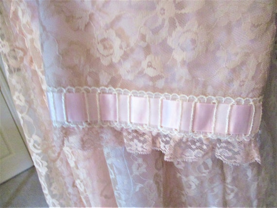 Odette Barsa 1950’s Pink Ecru Lace Trousseau Dres… - image 5