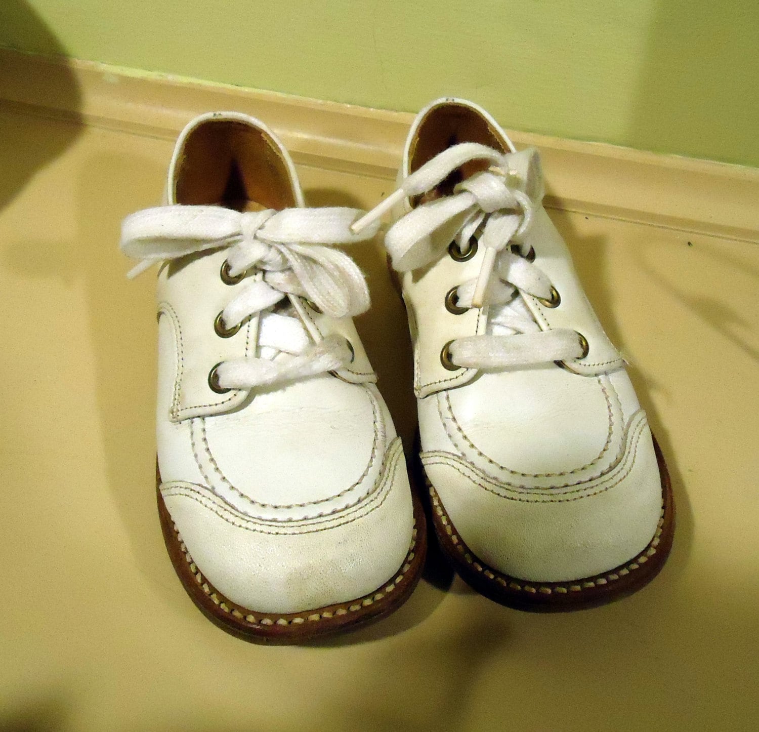 Buster Brown Shoes 1950s 1957 BUSTER BROWN Children's Shoes Back