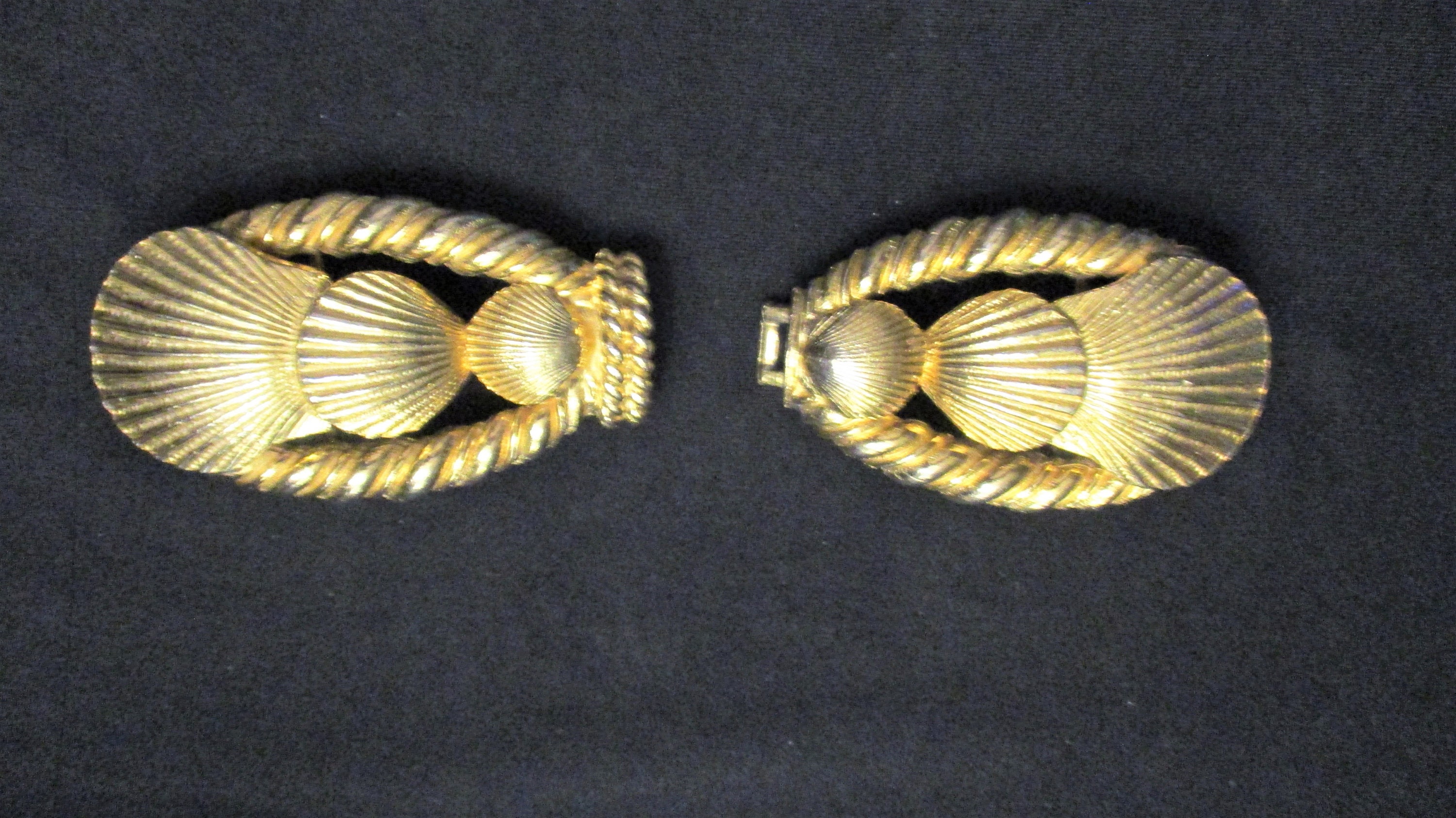 Mimi Di N Gold Tone Vintage 1988 Signed 2 Piece Seashell  display picture 1