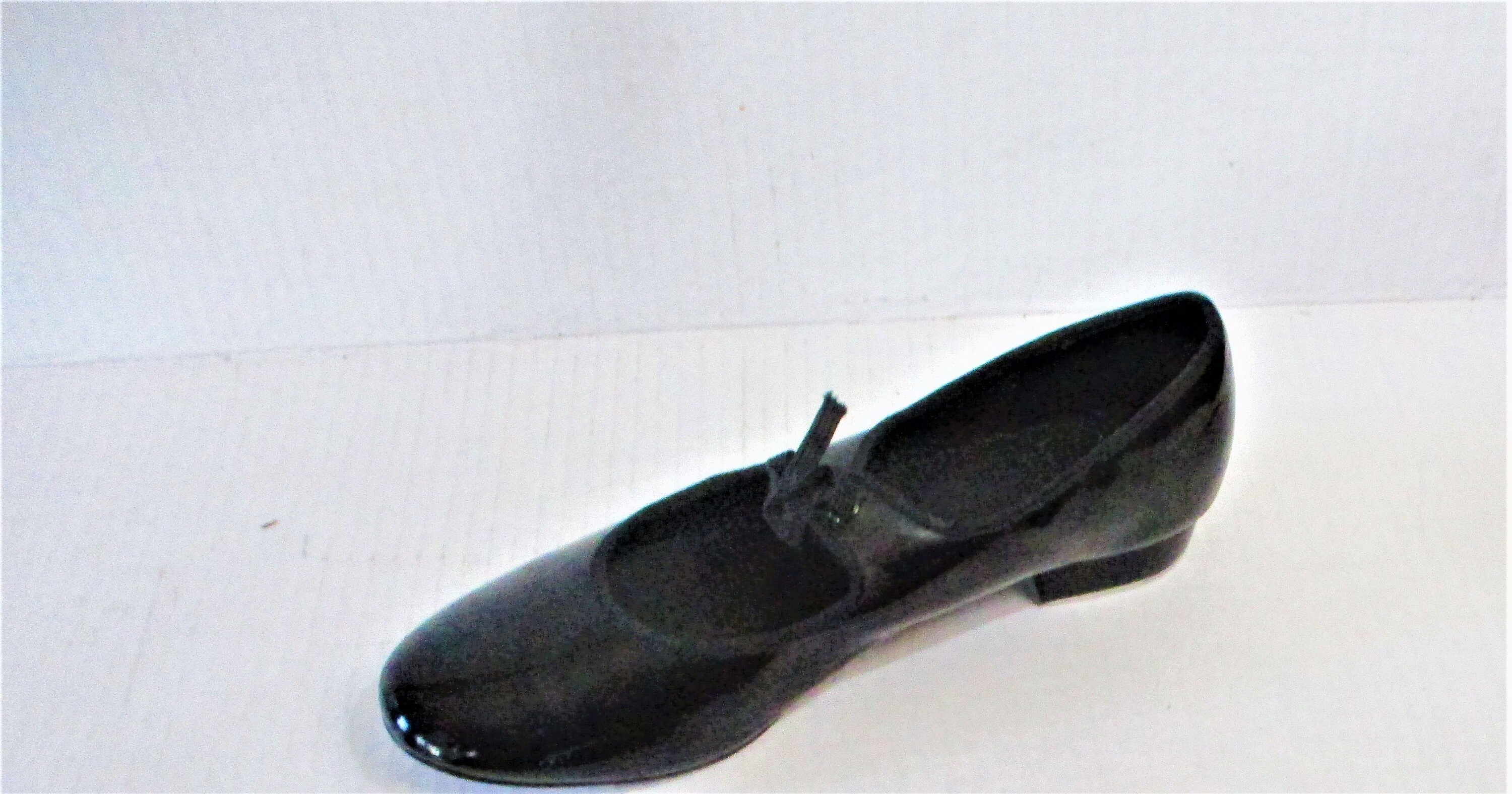 Abt spotlights shop tap shoes