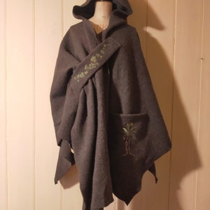 The Green Witch&#39;s Cloak