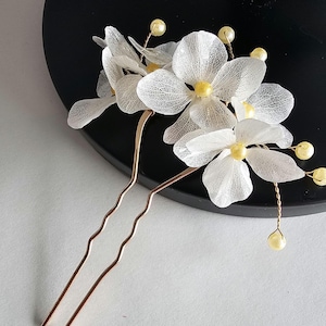 White Hydrangea Hair Pin: Resin-Coated Dried Flower Bridal Headpiece