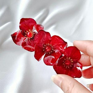 Elegant Dried Flower Barrette - Red Hydrangea Hair clip - Resin Hairclip - Red Flower Hair Clip - Bridal Hair accessories - Preserved Flower