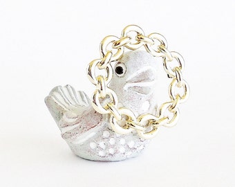 Bold Links Circle Brooch Pin