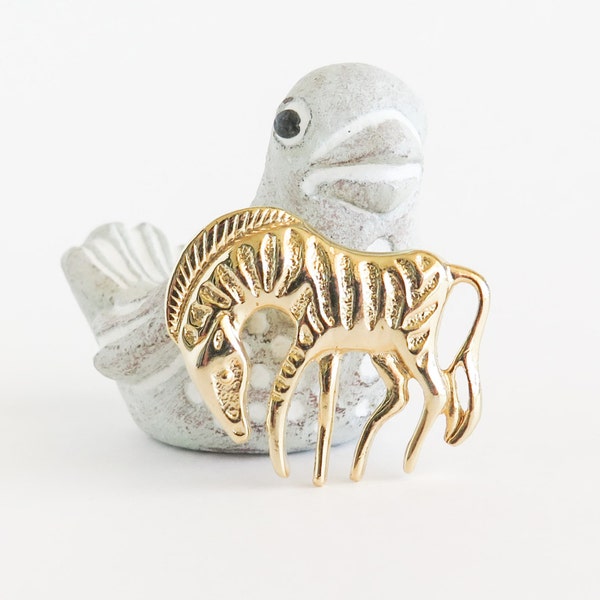 Broche de oro de cebra