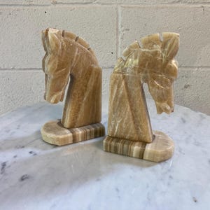 Paire de serre-livres vintage en pierre, tête de cheval, milieu du siècle