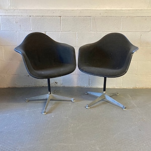 Set of 2 Matched Mid Century Vintage Modern Herman Miller Shell Chairs