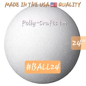 Puede incluir: Una gran bola de espuma blanca con el texto "Polly-Crafts tm" y el texto "MADE IN THE USA QUALITY". La bola tiene 61 cm de diámetro y tiene el texto "#BALL24" en la parte inferior.