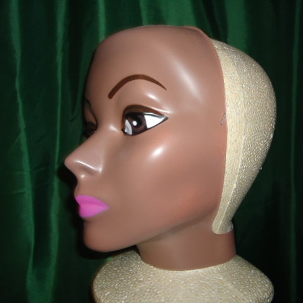 Trois (3) ou six (6) formes de tête de mannequin à peau foncée de 11 po H #695W12XPCMD avec base large / maquillage pour perruques, chapeaux, casquettes, voiles, bandeaux Fabriqué aux États-Unis