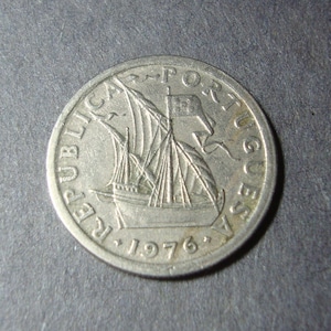1976 Portugal 2 1/2 Escudos Coin - Two-And-A-Half Escudos - Sailing Ship - Nice Design - Portuguese Coinage - World Coin - FREE Shipping