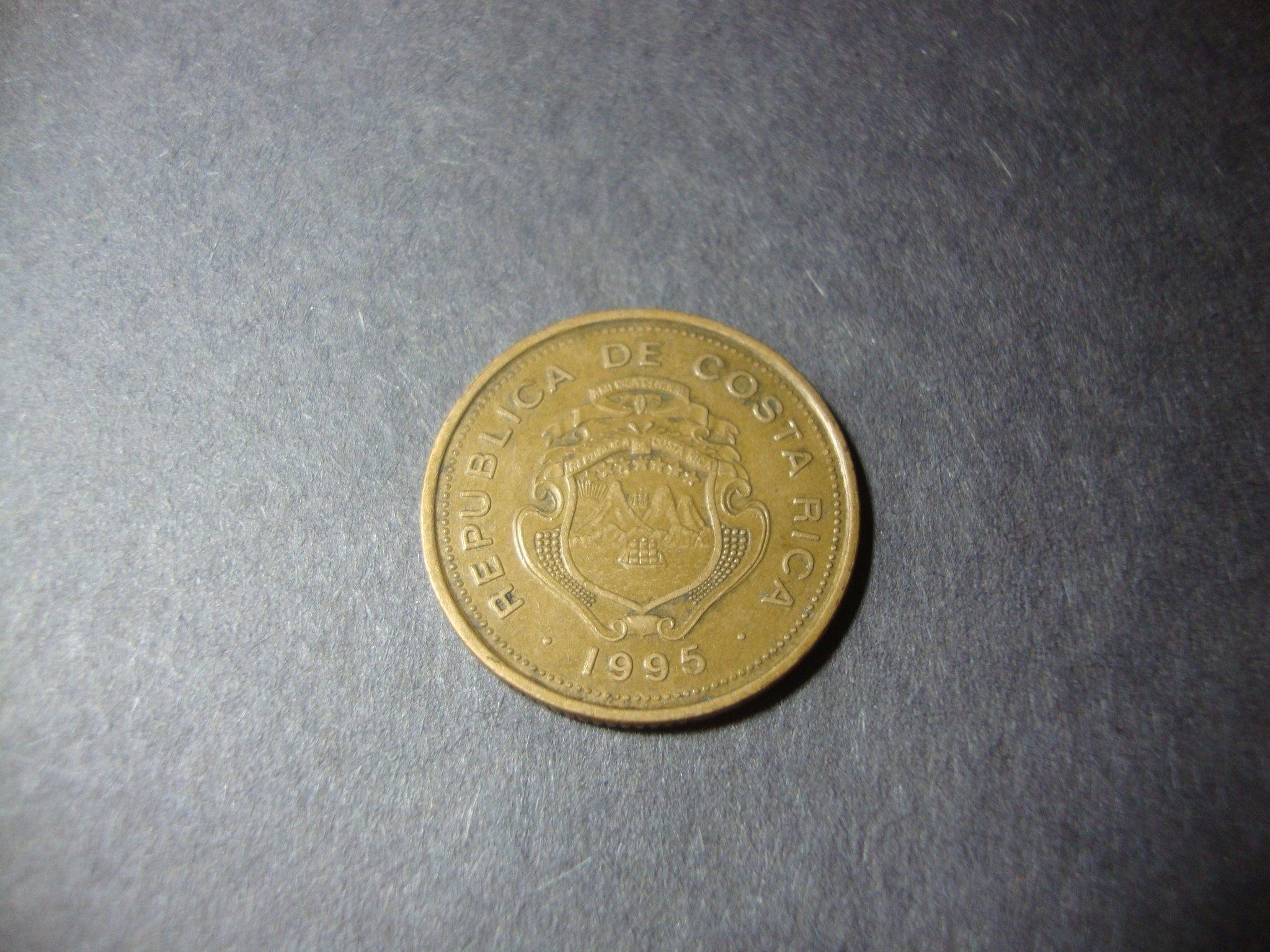 1995 コスタリカ 10 コロン コイン - 10 コロン -Republica De - 小型船、山 - ヴィンテージ ワールド コイン -  米国送料無料 - 国際送料 1.25