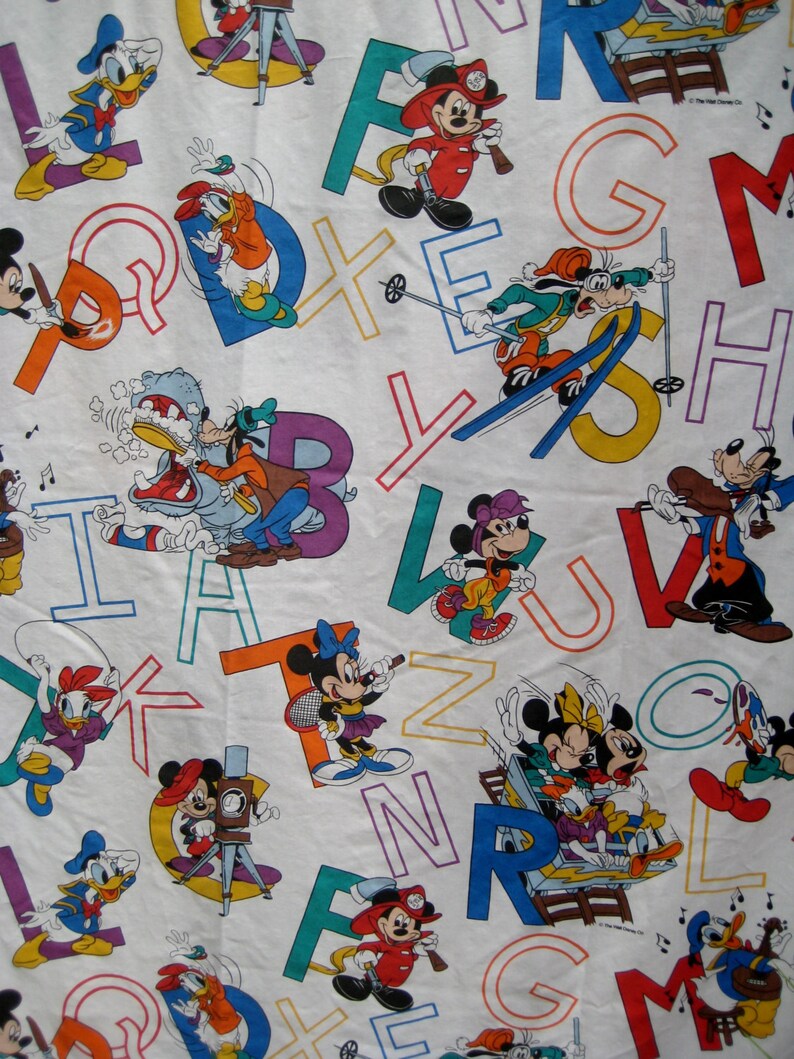 Vintage Disney TWIN Size Flat Bed Sheet Minnie /& Mickey Mouse Daisy Duck Goofy Alphabet Clean Kids Bedding Gently Used