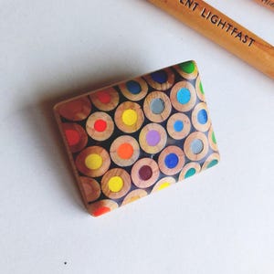 broche de lapices de colores reciclados rectangular