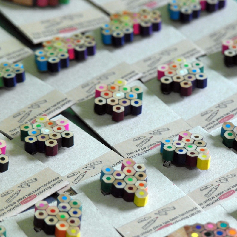 étoile/broche coeur/crayons de couleur recyclés/accessoire de style géométrique/hexagones, points et motifs en nid d'abeille/artisanat contemporain image 7