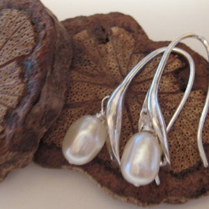 Sterling Silver Plated White Fresh Water Pearls  Calla Lily Dangle  Earrings, Gift, Bridal,Bridesmaids,Celebrities, Mother Gift