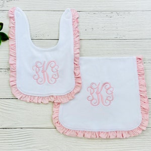 Monogrammed White Ruffle Bib and Burp Cloth, Baby Shower Gift, Personalized Girl Baby Set, Custom Baby Bib and Burp Cloth, Baby Feeding Gift