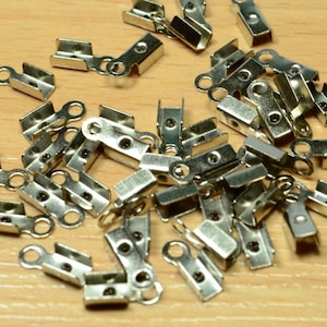 100 Stück Silber Ton Crimp Kopf 9 x 3 mm (0,35 Zoll x 0,12 Zoll) Verschluss, Schmuck-Anschlüsse