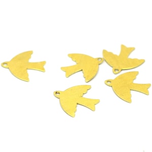 200 Pcs. Raw Brass 15x15 mm Fish Brass 1 Hole Charms , Necklace Charms , Findings
