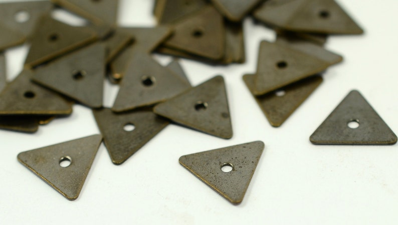100 pcs 9x10 mm Triangle Patterned Three Hole Brass Antique Bronze Color