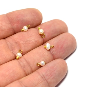 小さなウォーターパールチャーム、4 x 7 mm ポリッシュゴールド 1 ループパール、ネックレスチャーム、イヤリングパール G265