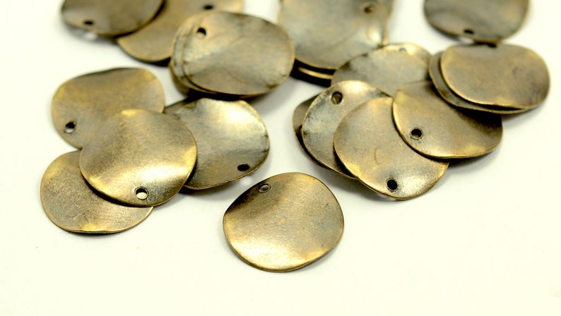 100 Pcs. Antique Brass 16 mm Round Curved 1 Hole Disc Findings 100 Pcs. Antique Brass 16 mm Round Curved 1 Hole Disc Findings