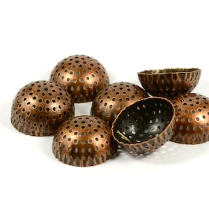50 Piezas. Cobre Perforado Profundo 25 mm Hallazgos CC43