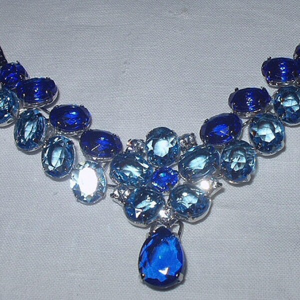 Caribbean Blue Rhinestone Womans Glass Necklace Set with Matching Earrings Set Newer Beautiful Jewelry Silvertone Metal Art Deco Style