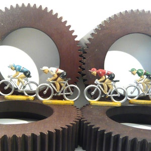 Figurines cyclistes en métal Tour de France Lot de 4 vélos Aludo cyclistes Jouet ancien 1960