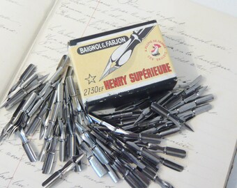 Caixa de penas francesas Henry Supérieure Baignol & Farjon com 144 penas nº 2730EF. Caixa completa para caligrafia e desenho, década de 1950.