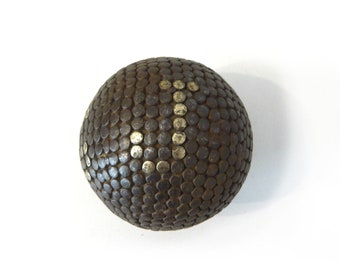 Houten bal met noppen, gemerkt GJ Oude jeu de boules bal met noppen Oude Lyonnaise bal Oude bal Verzamelbare bal 1900-1920