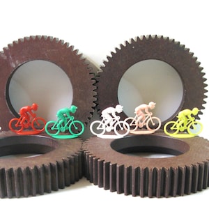 Figuras de ciclistas de plástico. Conjunto de 5 bicicletas de juguete de plástico vintage 1960-1970.