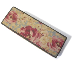 Boîte en tissu ancienne Boîte de mercerie Boîte à couture Boîte à décor floral et galon en métal doré 1900