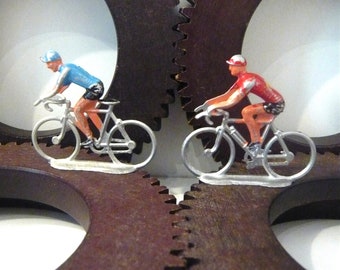 Set of 2 Metal Cycling Toys Tour de France Vintage Bicycle Toys Metal Cyclists Collectibles Salza 1960s