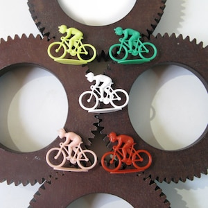 Figuras de ciclistas de plástico. Conjunto de 5 bicicletas de juguete de plástico vintage 1960-1970.
