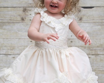 Descarga instantánea PDF Patrón de costura Lily Mae Swooping Ruffle Dress Girls Tallas 3-6M a 10
