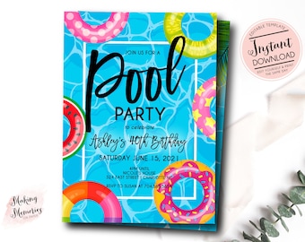Peut inclure: Modèle d'invitation de fête au bord de la piscine éditable avec un fond bleu et des anneaux de piscine gonflables colorés. Le texte indique "Rejoignez-nous pour une fête au bord de la piscine pour célébrer le 40e anniversaire d'Ashley, le samedi 15 juin 2021, de 16h00 à la maison de Nicole, 324 East Street | Charlotte NC, RSVP à Susan au 704.565.5654".