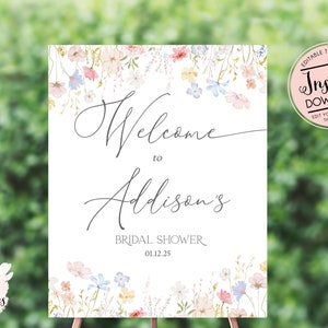 Pu&ograve; includere: Un cartello bianco stampabile con un bordo floreale e il testo "Benvenuti al Bridal Shower di Addison 01.12.25". Il cartello &egrave; decorato con fiori ad acquerello in tonalit&agrave; di rosa, blu e giallo.