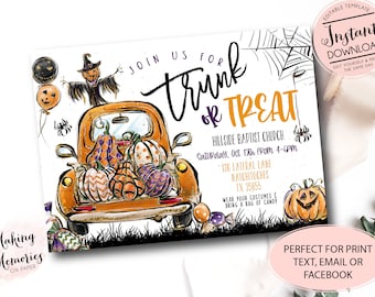 Op de afbeelding: Halloween-uitnodiging met een oranje vrachtwagen vol pompoenen. De tekst "Join us for Trunk or Treat" wordt weergegeven, samen met evenementdetails. Inclusief pompoen-, spinnen- en heksdecoraties. De uitnodiging is een bewerkbare sjabloon.