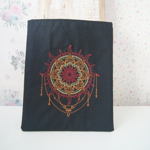 Buchhülle, Buchtasche mit Stickerei für Buchliebhaber, Booksleeve Traumfänger