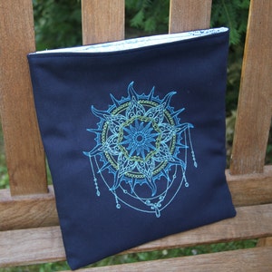 Buchhülle, Buchtasche mit Stickerei für Buchliebhaber, Booksleeve Traumfänger