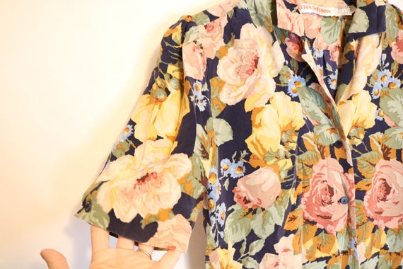 Vintage 80s 90s Dark Floral Flower Button up Blou… - image 4