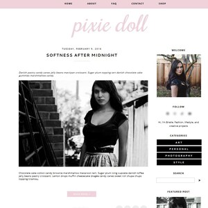 Könnte beinhalten: Ein Website-Design mit einem rosa Header und Footer, das den Text "pixie doll" in einer kursiven Schriftart zeigt. Der Hauptinhalt umfasst ein Schwarz-Weiß-Foto einer Person und den Titel "Softness After Midnight".