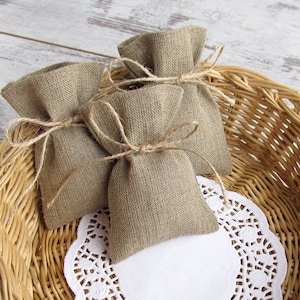 20 Bridal Favors Burlap Bags, Rustic gift bags, Wedding Candy Bags, Burlap sachet